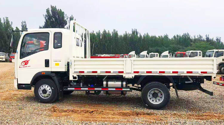 Sinotruk Howo Light Cargo Truck for Sale Price in Rwanda  