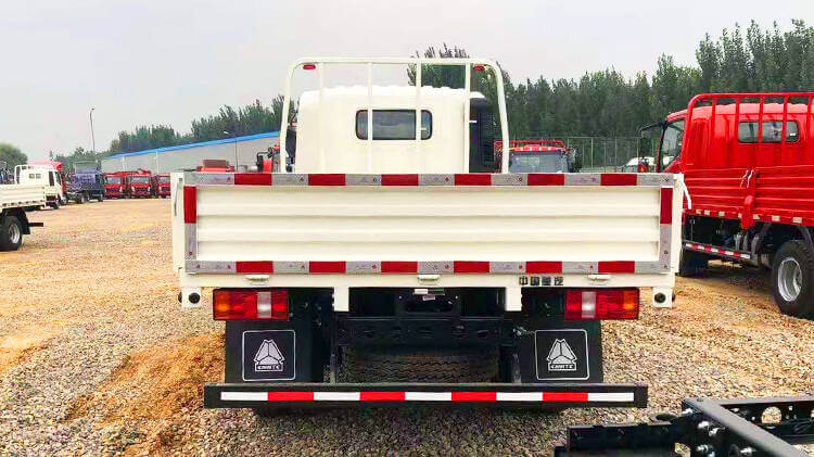 Sinotruk Howo Light Cargo Truck for Sale Price in Rwanda  
