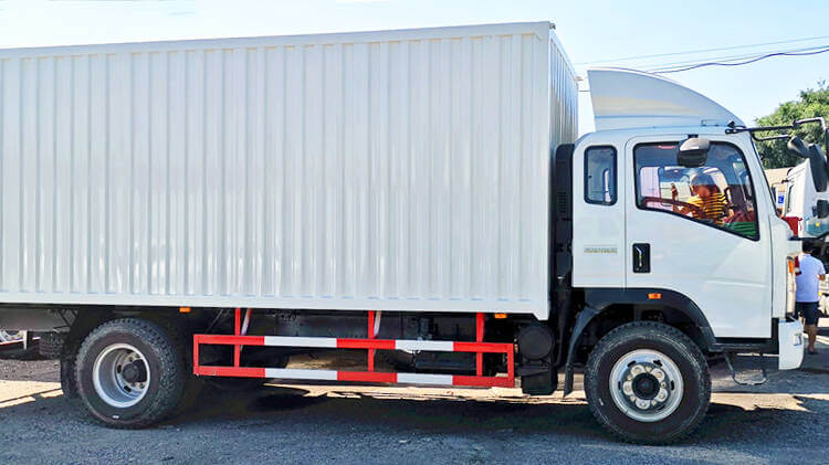 Howo Light Cargo Truck Box for Sale Price in Rwanda