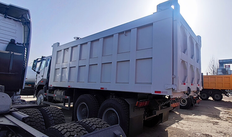 New Model Sinotruk Howo Dump Truck for Sale in Rwanda