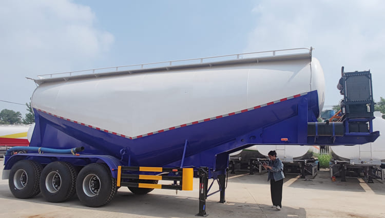 Cement Bulker Trailer for Sale in Rwanda